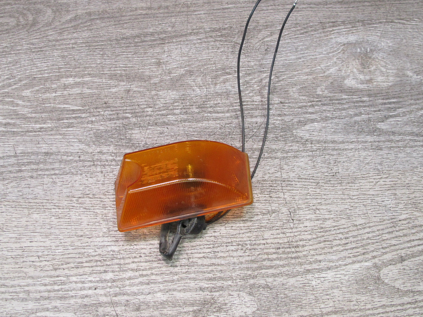 2003-2009 Hummer H2 Front Right Side Roof Clearance Marker Light Lamp