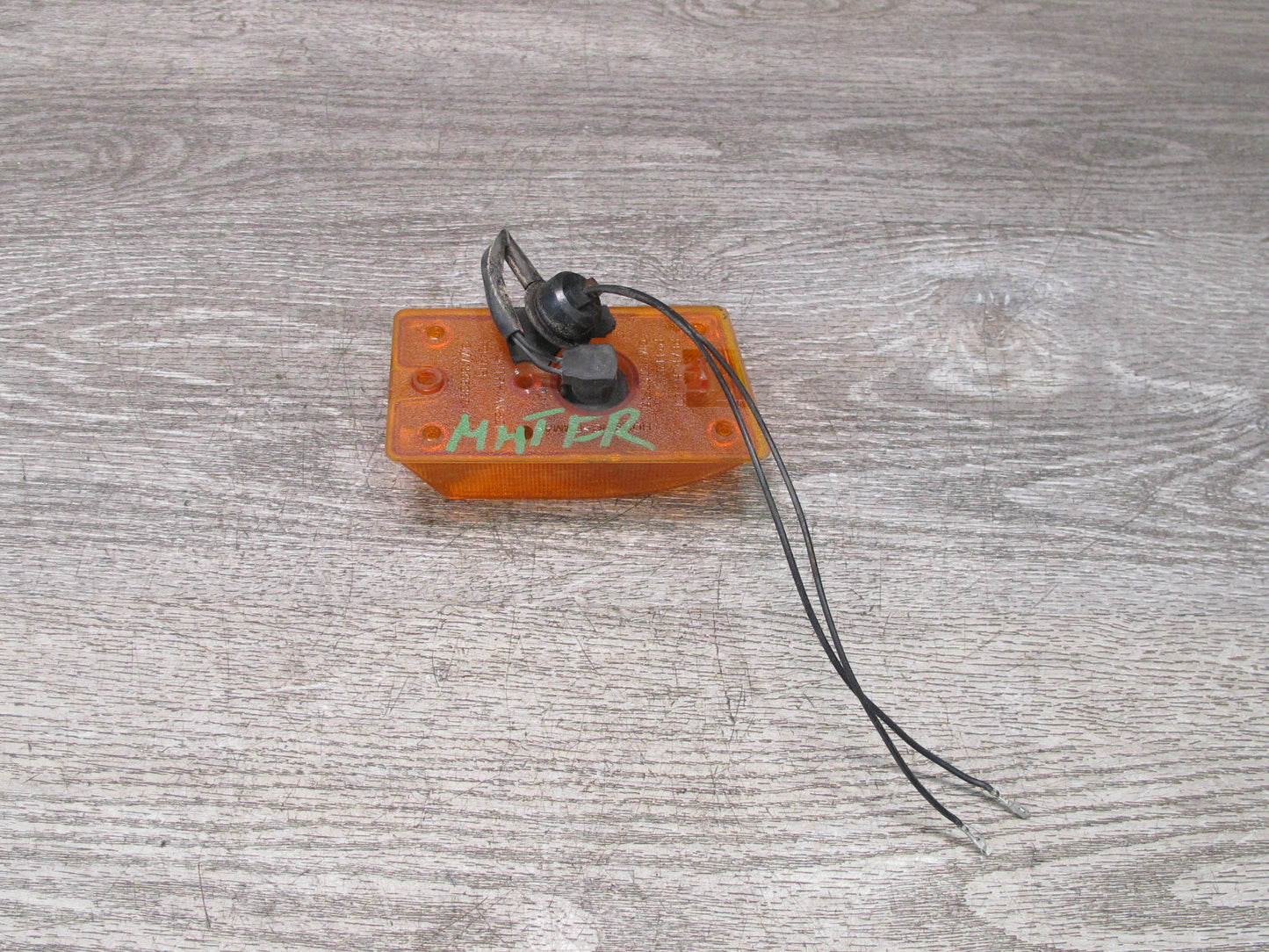 2003-2009 Hummer H2 Front Right Side Roof Clearance Marker Light Lamp