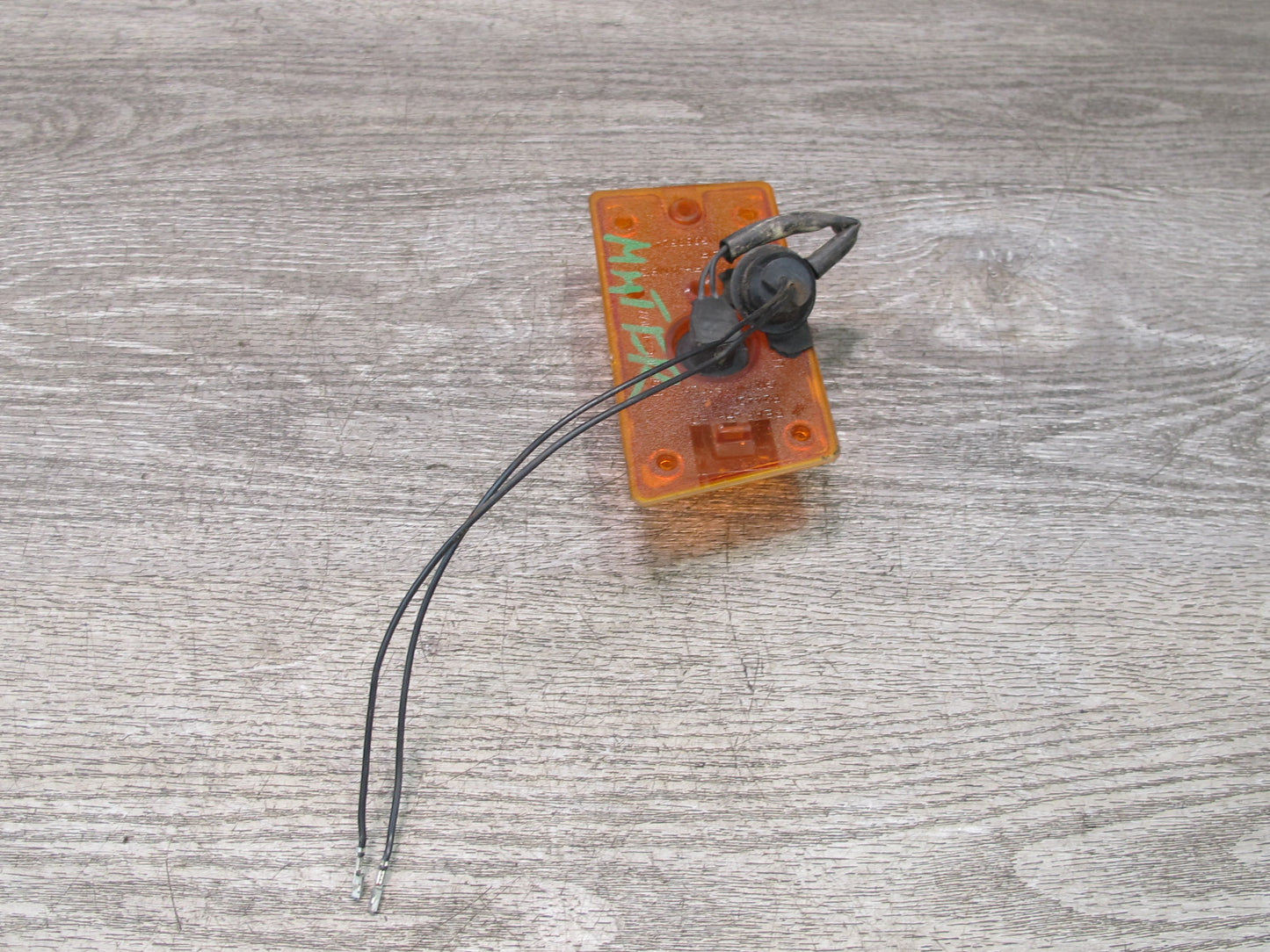 2003-2009 Hummer H2 Front Right Side Roof Clearance Marker Light Lamp