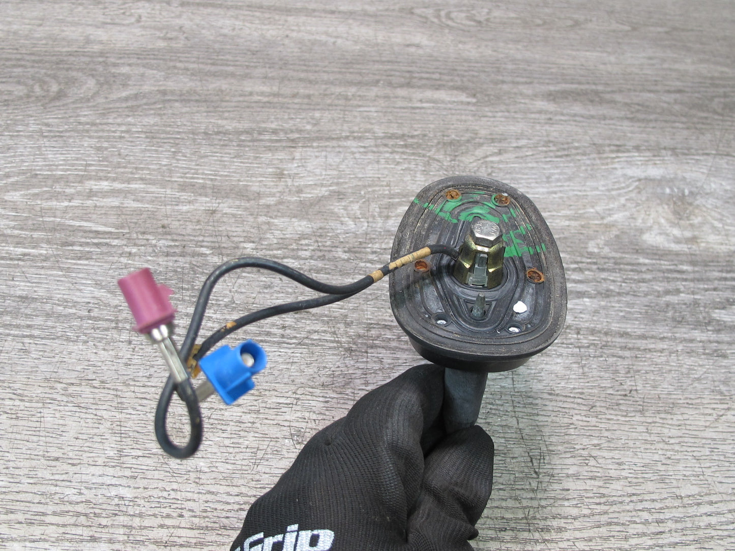 2003-2004 Hummer H2 Upper Roof Overhead Radio AM FM Shark Antenna