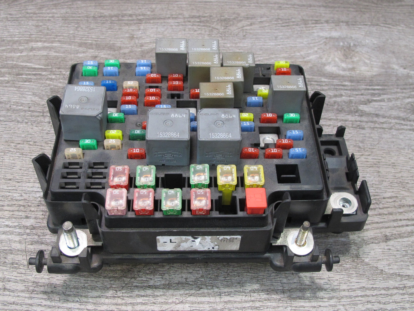2004-2006 Hummer H2 Engine Fuse Relay Junction Box Block Assembly