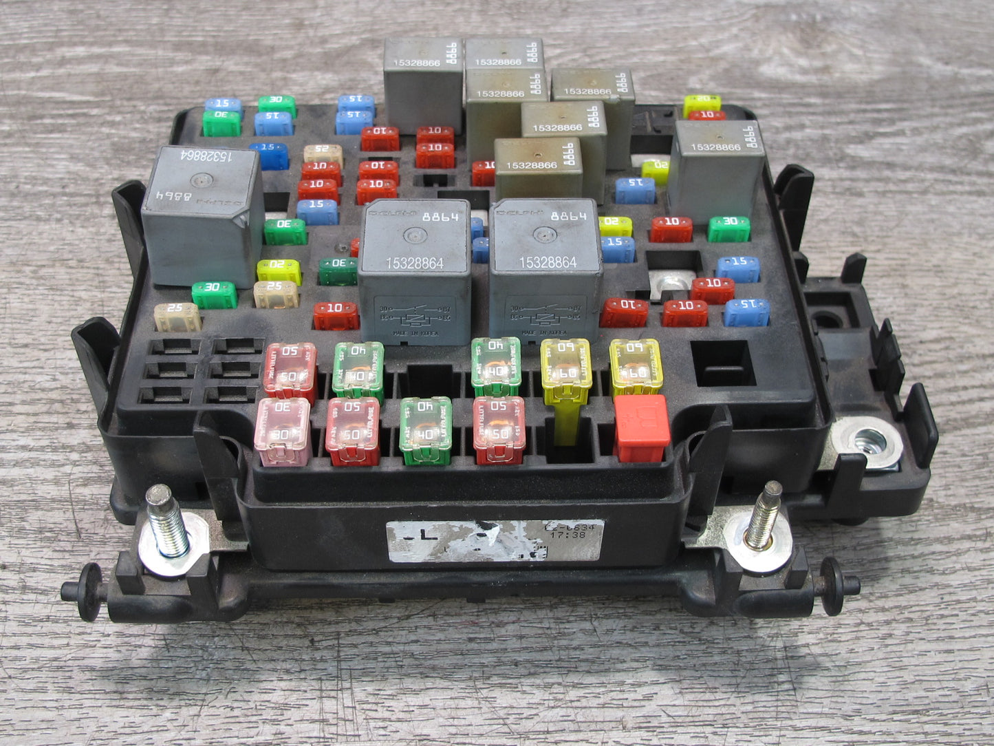 2004-2006 Hummer H2 Engine Fuse Relay Junction Box Block Assembly