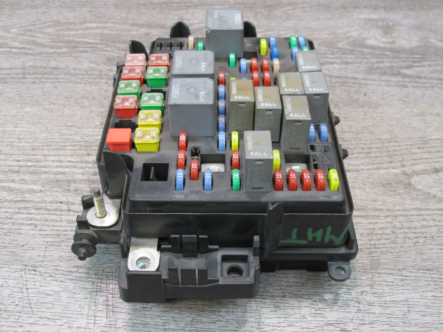 2004-2006 Hummer H2 Engine Fuse Relay Junction Box Block Assembly