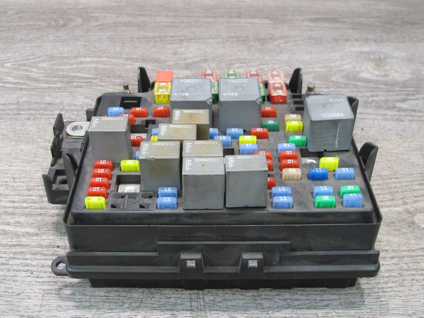 2004-2006 Hummer H2 Engine Fuse Relay Junction Box Block Assembly