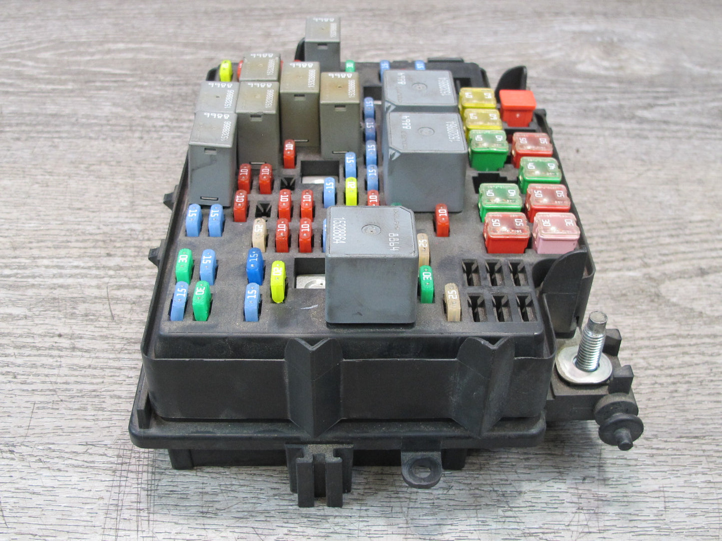 2004-2006 Hummer H2 Engine Fuse Relay Junction Box Block Assembly