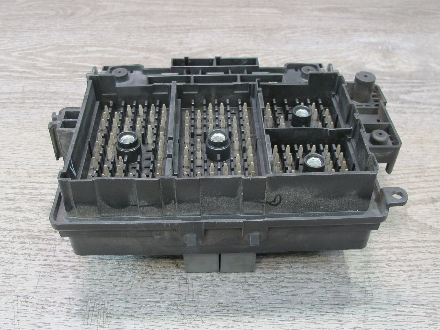 2004-2006 Hummer H2 Engine Fuse Relay Junction Box Block Assembly