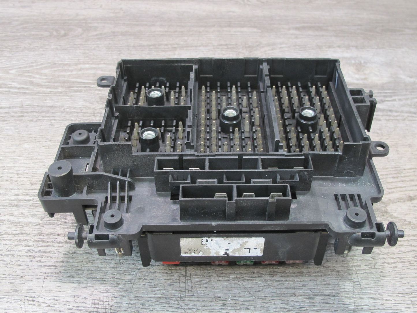 2004-2006 Hummer H2 Engine Fuse Relay Junction Box Block Assembly