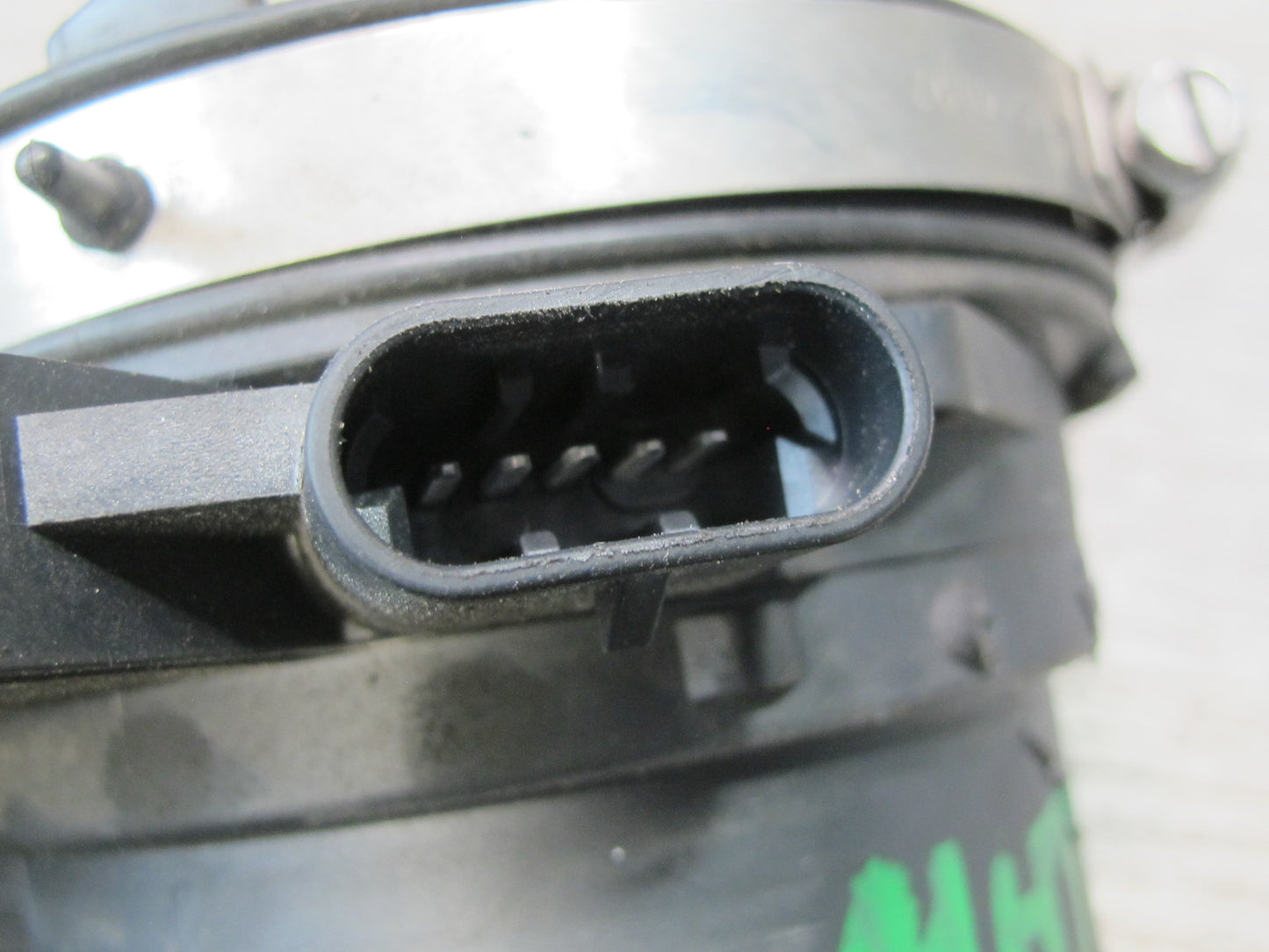 2003-2007 Hummer H2 Air Intake Mass Air Flow Meter MAF Sensor