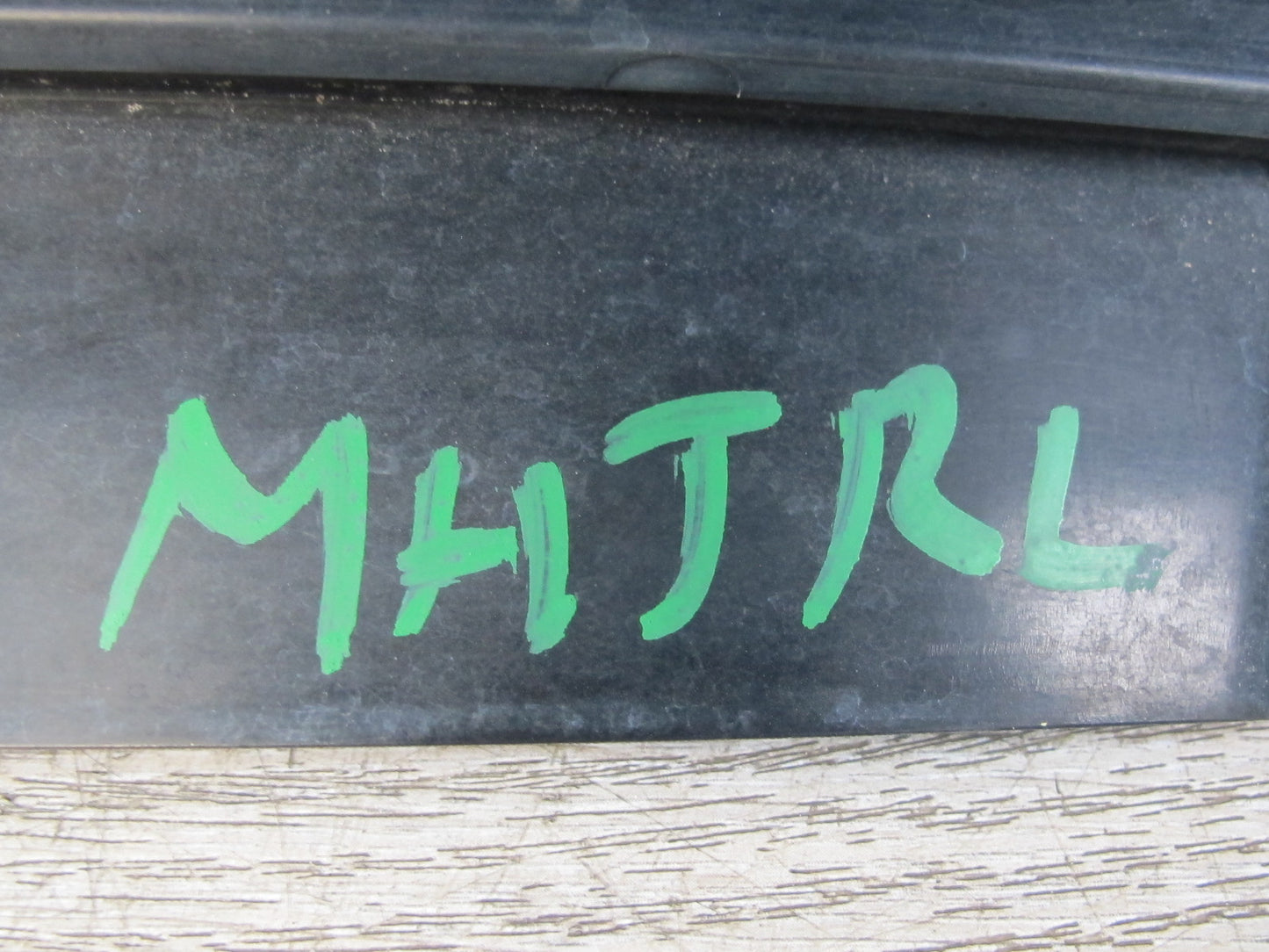 2003-2009 Hummer H2 Rear Left Side Tail Light Upper Vent Grille Trim Applique