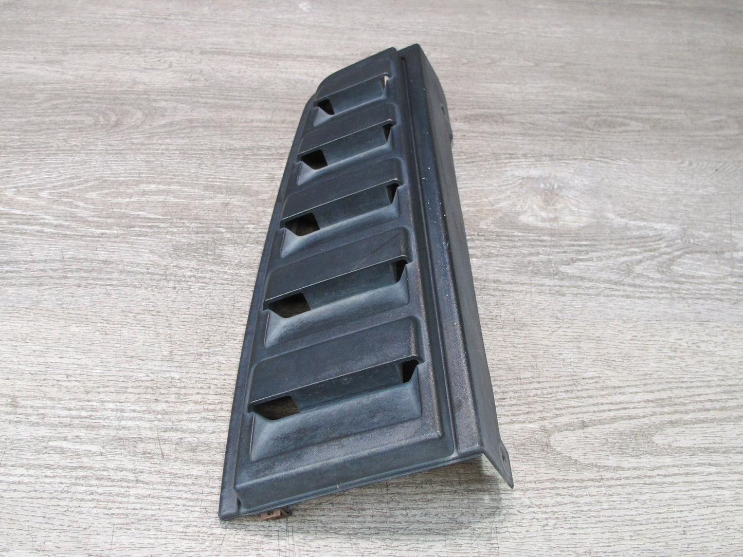 2003-2009 Hummer H2 Rear Left Side Tail Light Upper Vent Grille Trim Applique