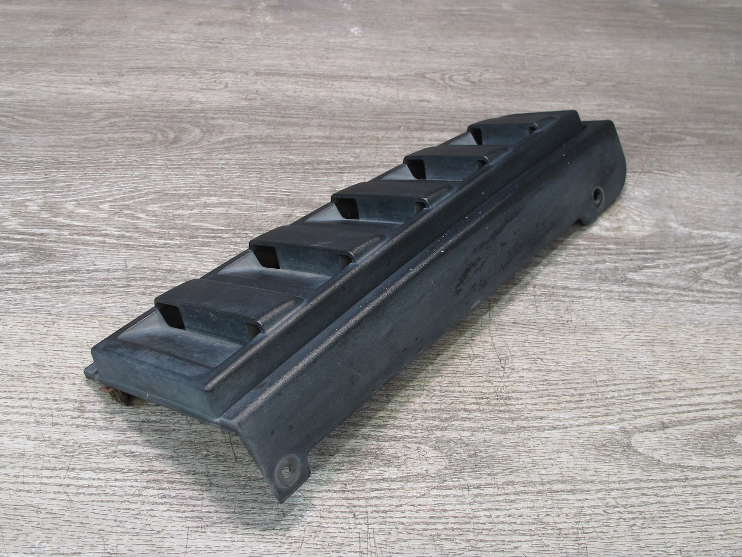 2003-2009 Hummer H2 Rear Left Side Tail Light Upper Vent Grille Trim Applique