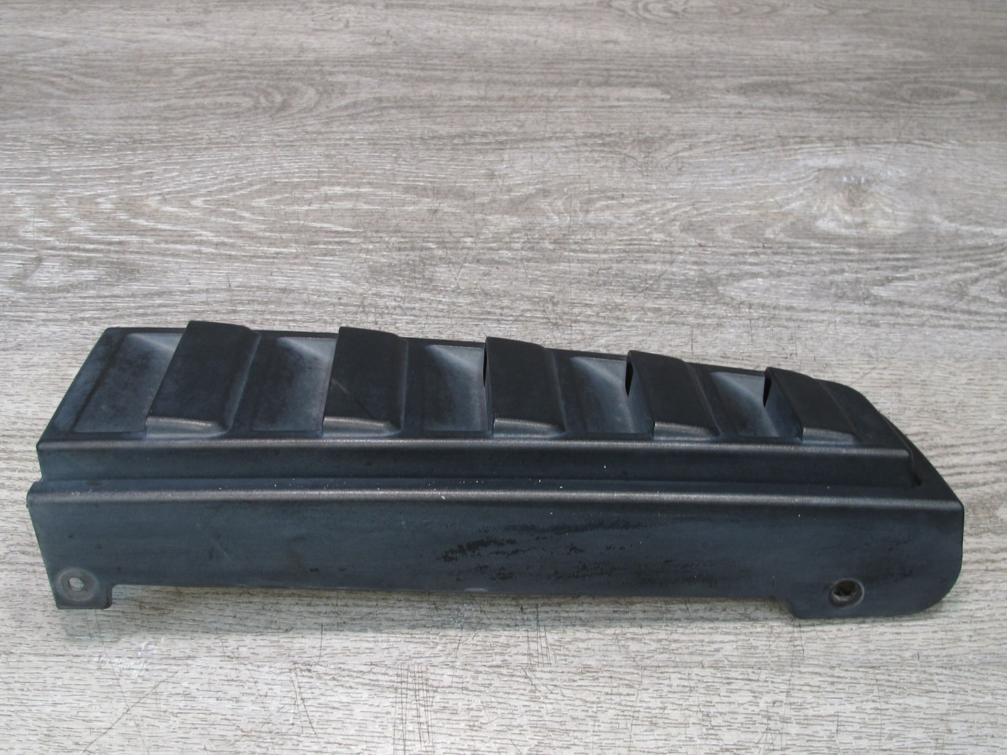 2003-2009 Hummer H2 Rear Left Side Tail Light Upper Vent Grille Trim Applique