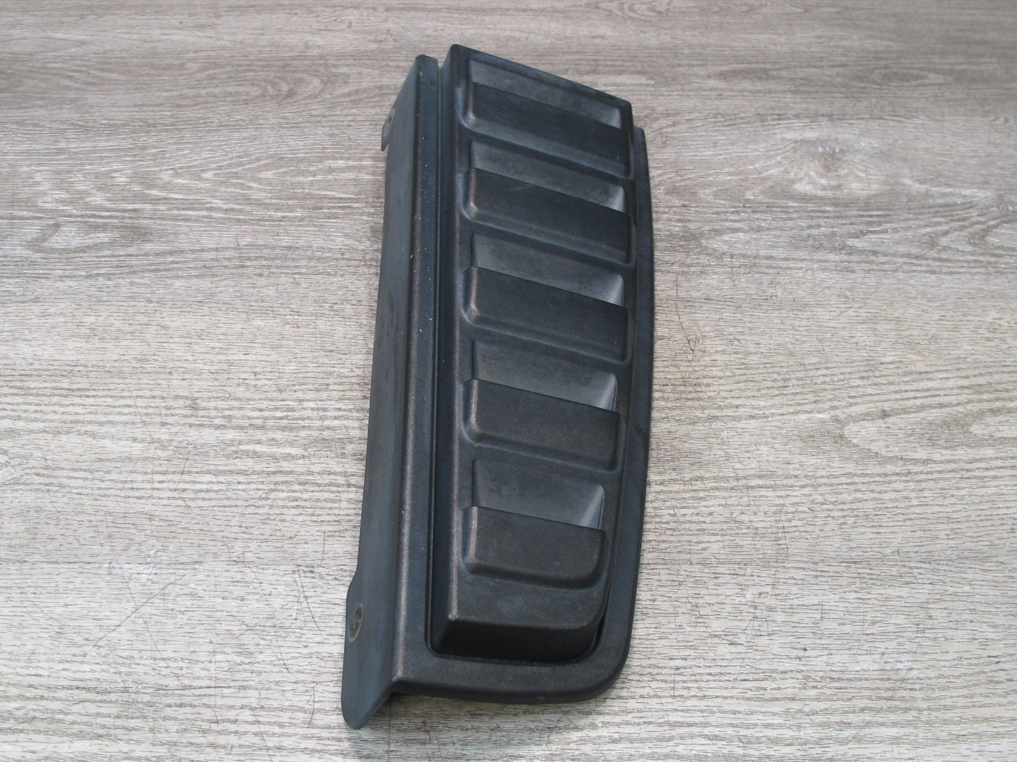 2003-2009 Hummer H2 Rear Left Side Tail Light Upper Vent Grille Trim Applique