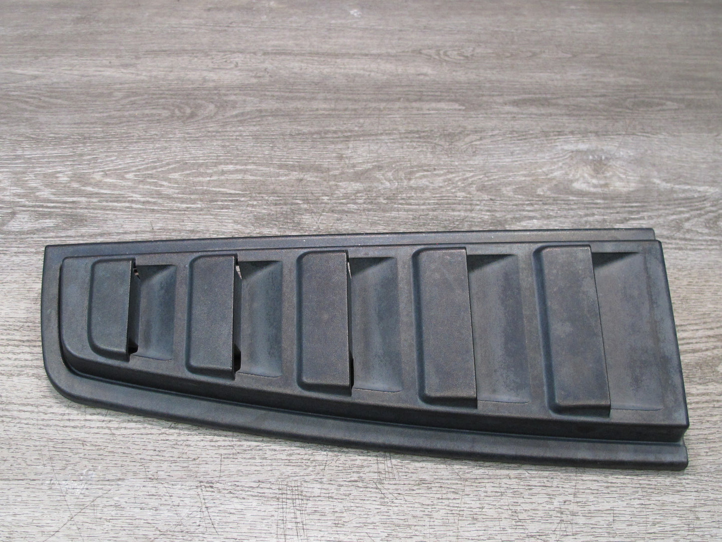 2003-2009 Hummer H2 Rear Left Side Tail Light Upper Vent Grille Trim Applique