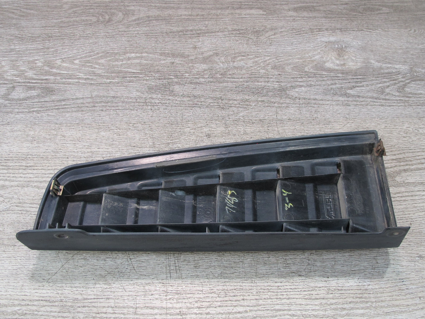 2003-2009 Hummer H2 Rear Left Side Tail Light Upper Vent Grille Trim Applique