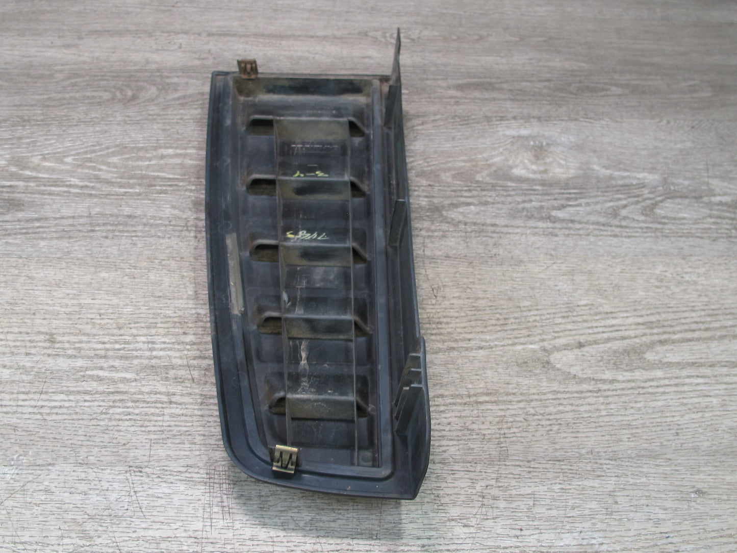 2003-2009 Hummer H2 Rear Left Side Tail Light Upper Vent Grille Trim Applique