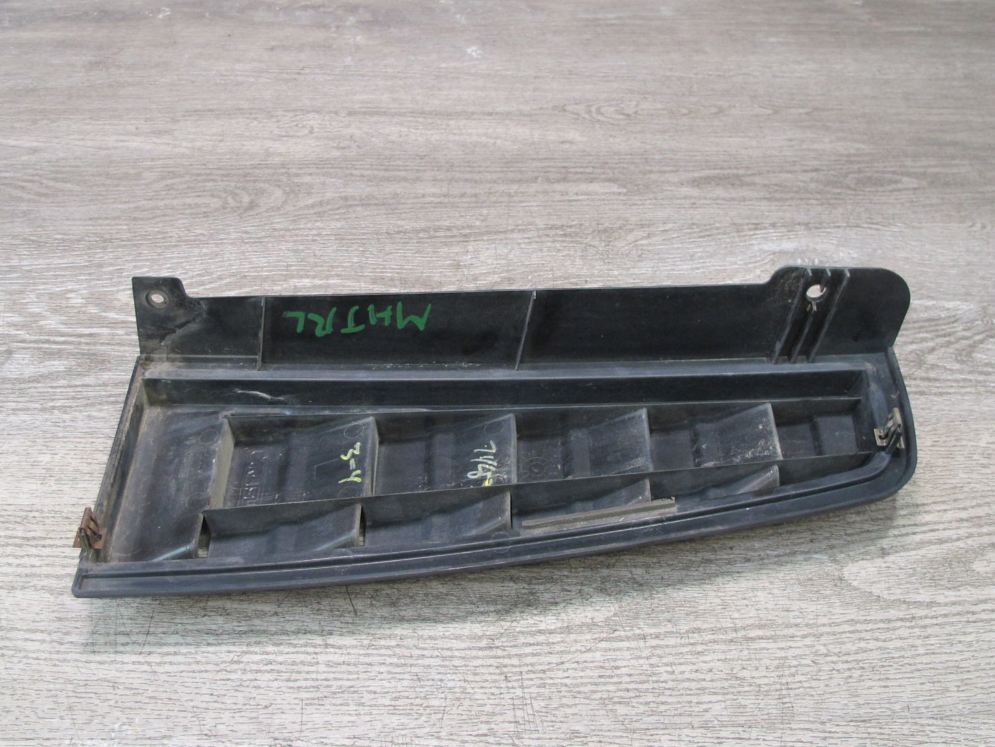 2003-2009 Hummer H2 Rear Left Side Tail Light Upper Vent Grille Trim Applique