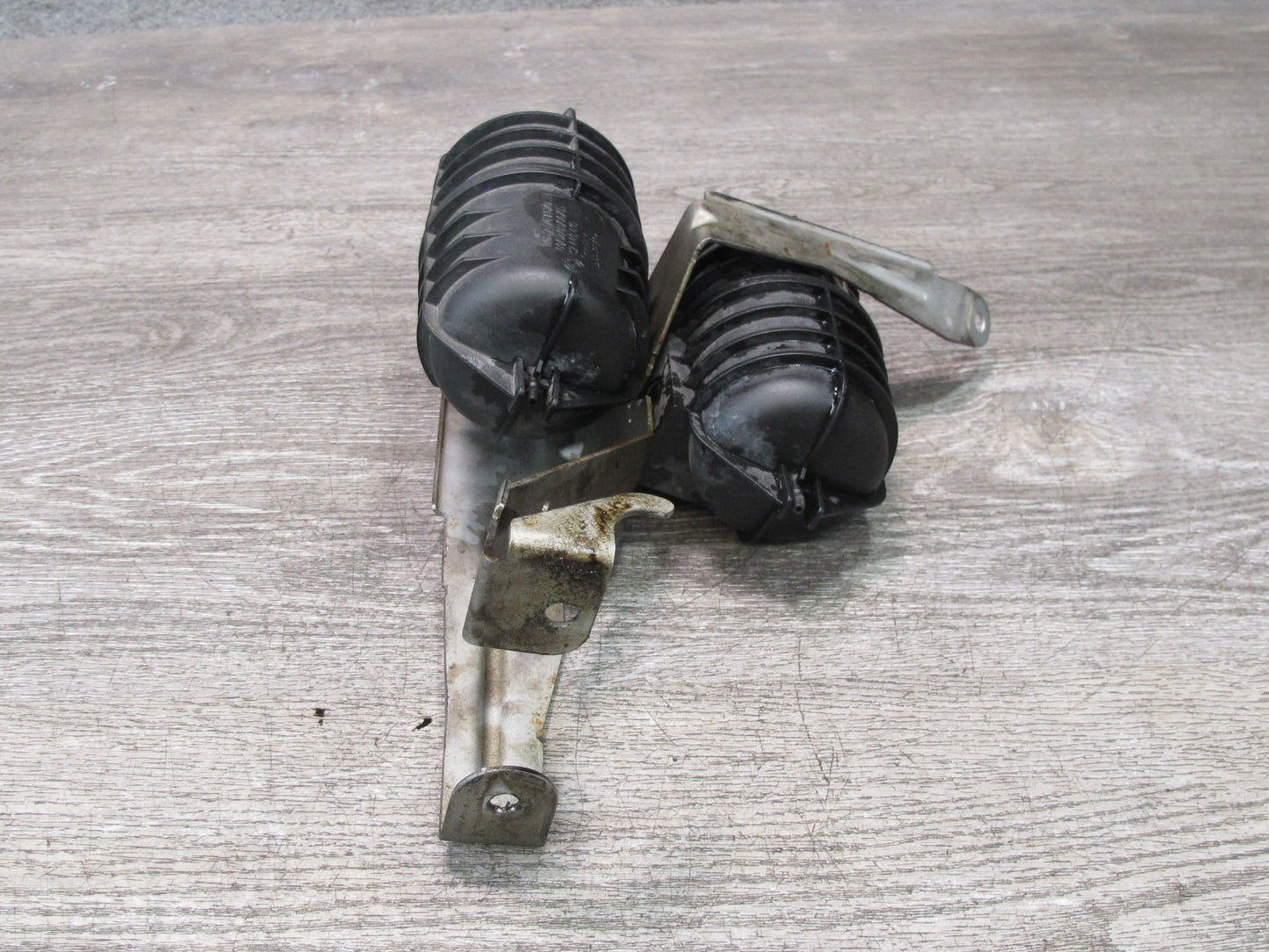 08-13 BMW E82 E88 135i Turbocharger Vacuum Canister Tank Set 2247620 OEM