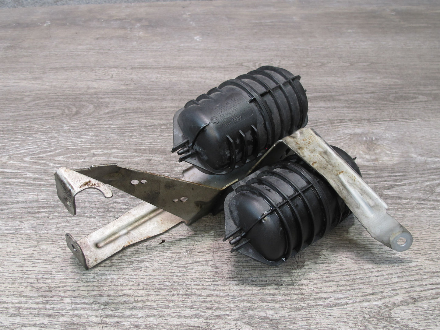 08-13 BMW E82 E88 135i Turbocharger Vacuum Canister Tank Set 2247620 OEM