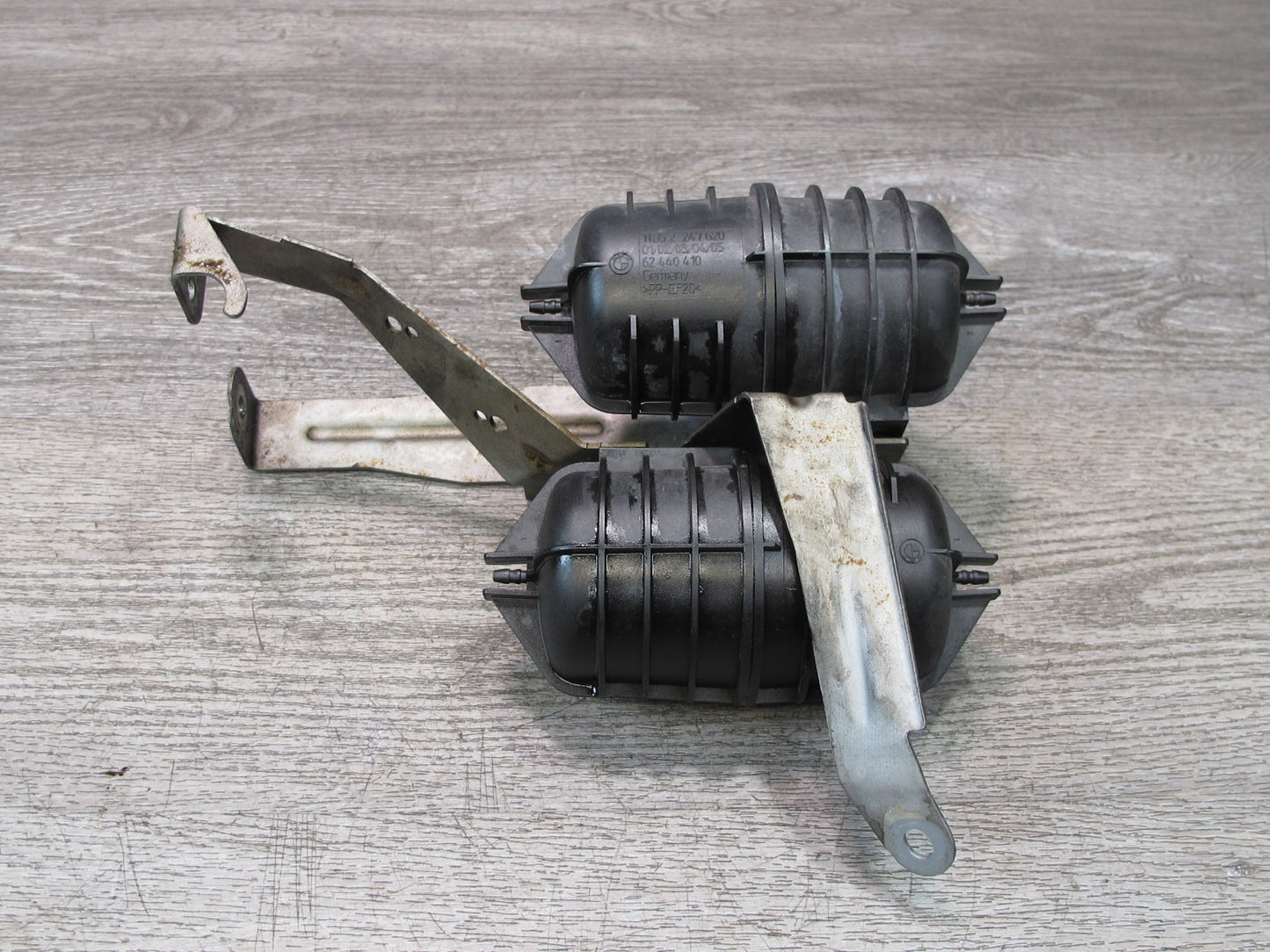 08-13 BMW E82 E88 135i Turbocharger Vacuum Canister Tank Set 2247620 OEM