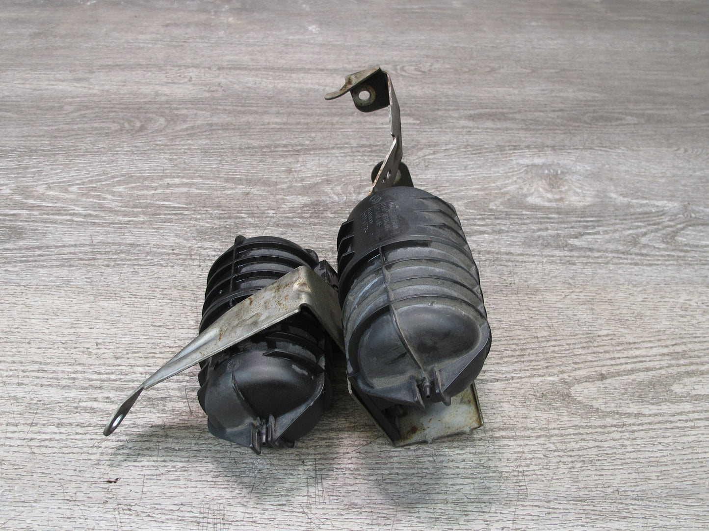 08-13 BMW E82 E88 135i Turbocharger Vacuum Canister Tank Set 2247620 OEM