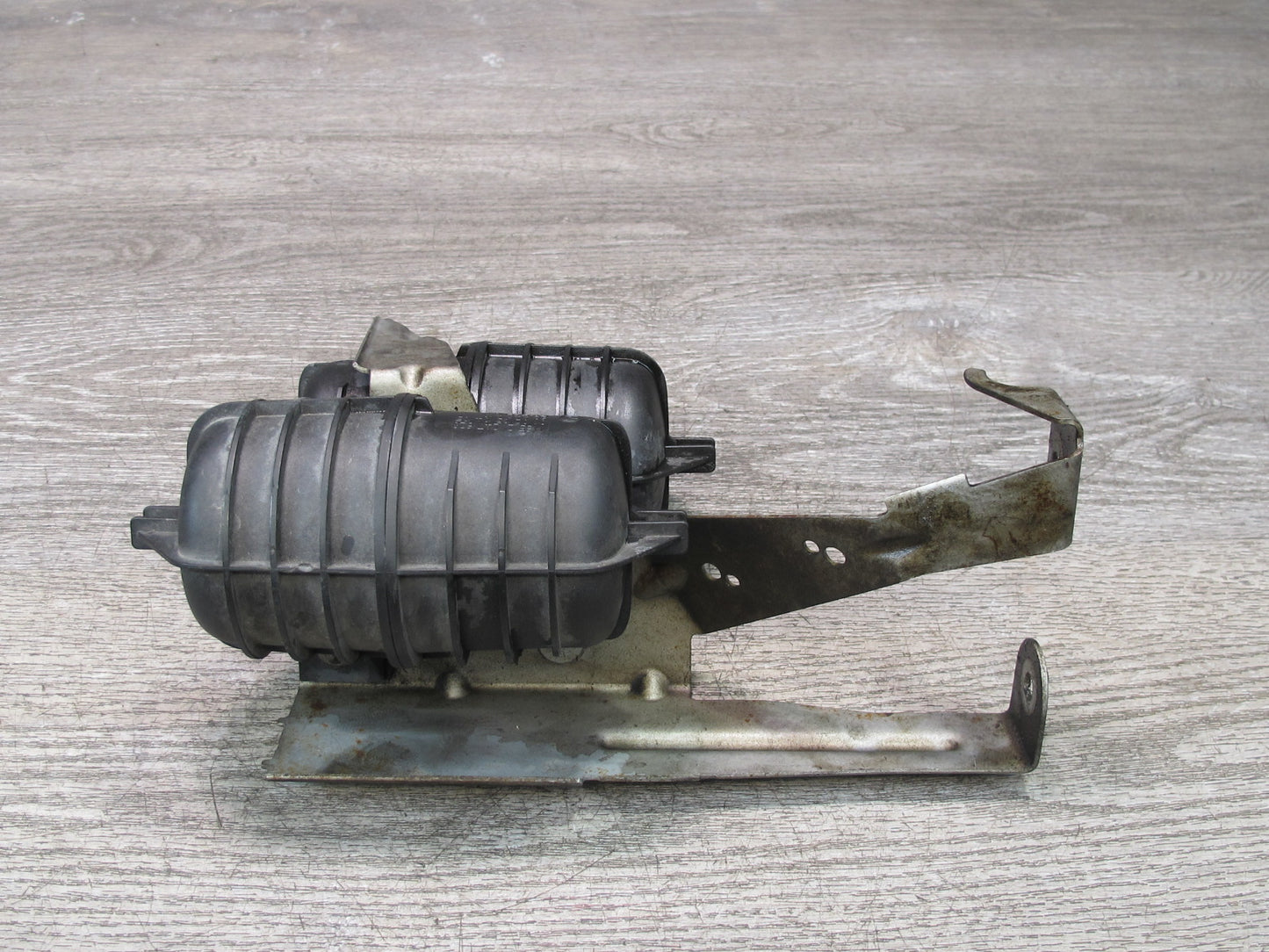 08-13 BMW E82 E88 135i Turbocharger Vacuum Canister Tank Set 2247620 OEM