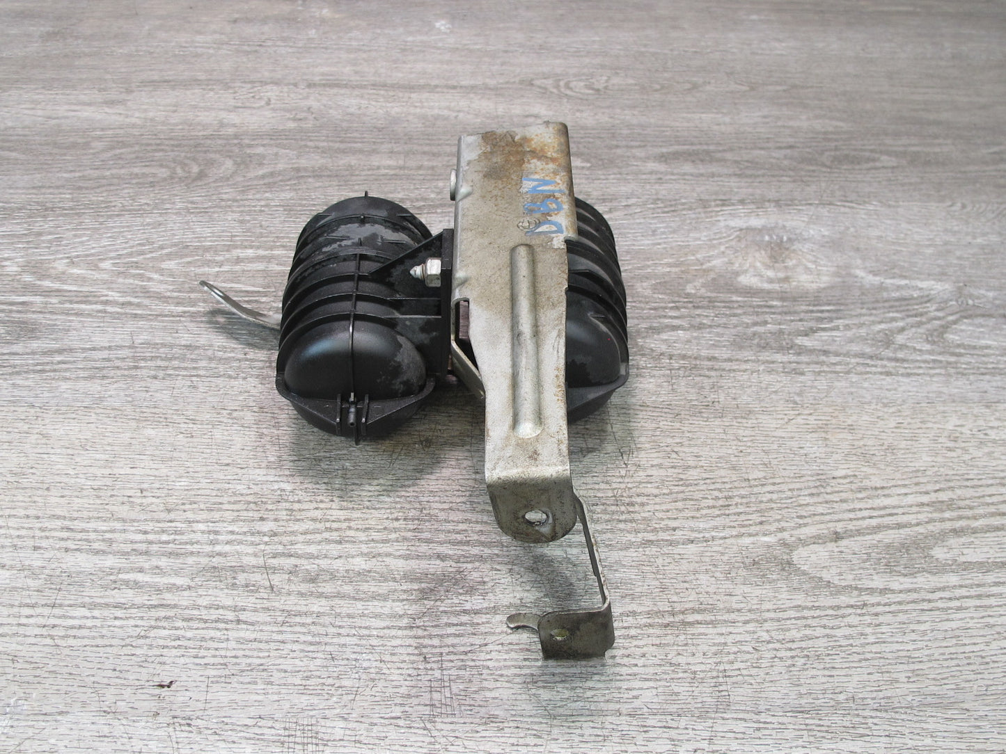 08-13 BMW E82 E88 135i Turbocharger Vacuum Canister Tank Set 2247620 OEM