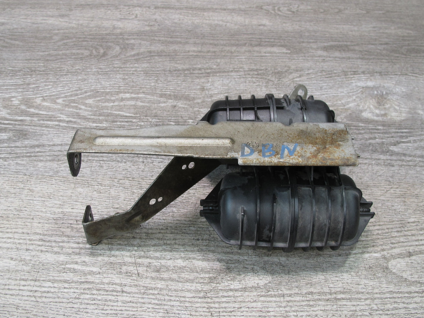 08-13 BMW E82 E88 135i Turbocharger Vacuum Canister Tank Set 2247620 OEM