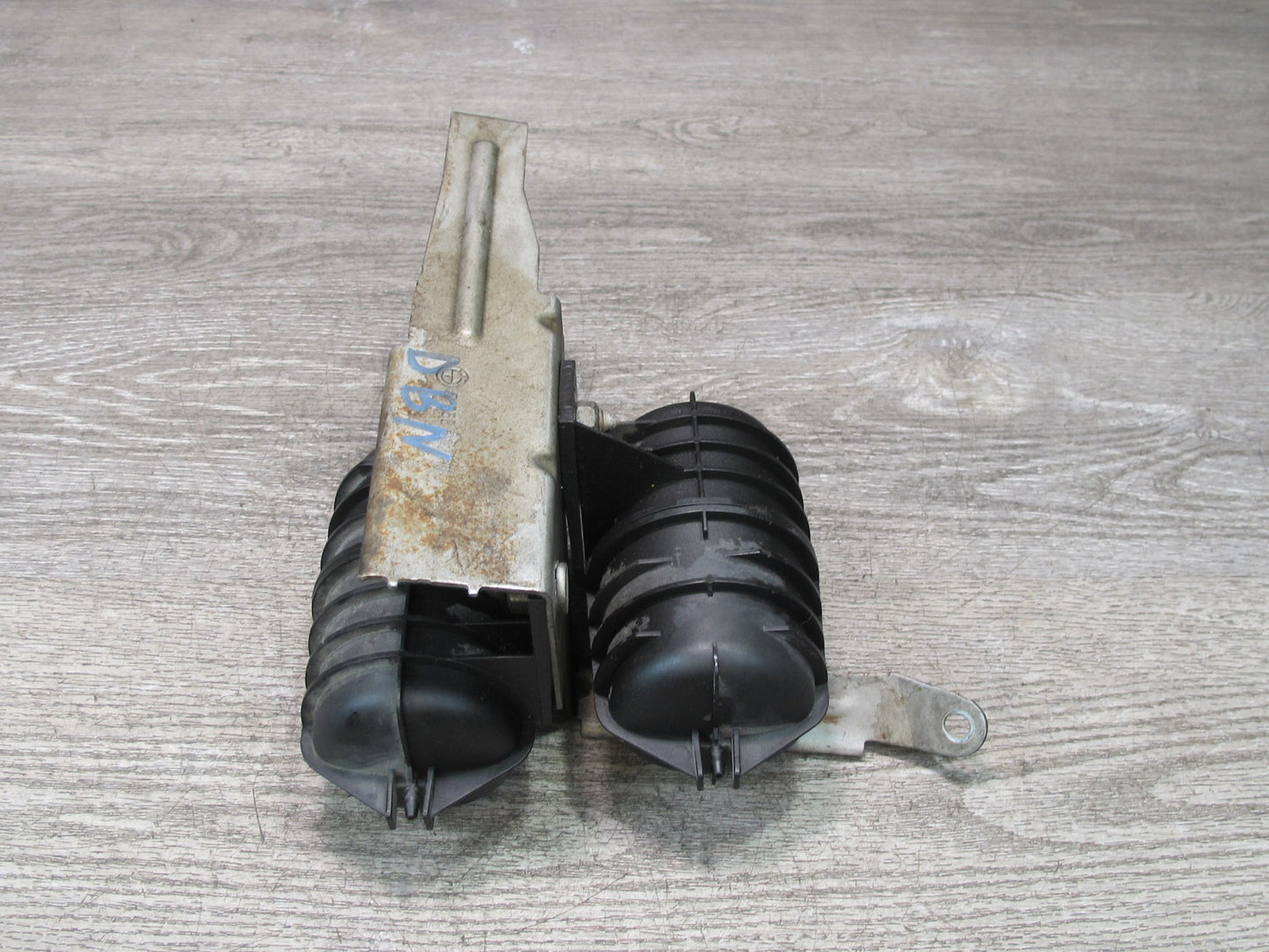 08-13 BMW E82 E88 135i Turbocharger Vacuum Canister Tank Set 2247620 OEM