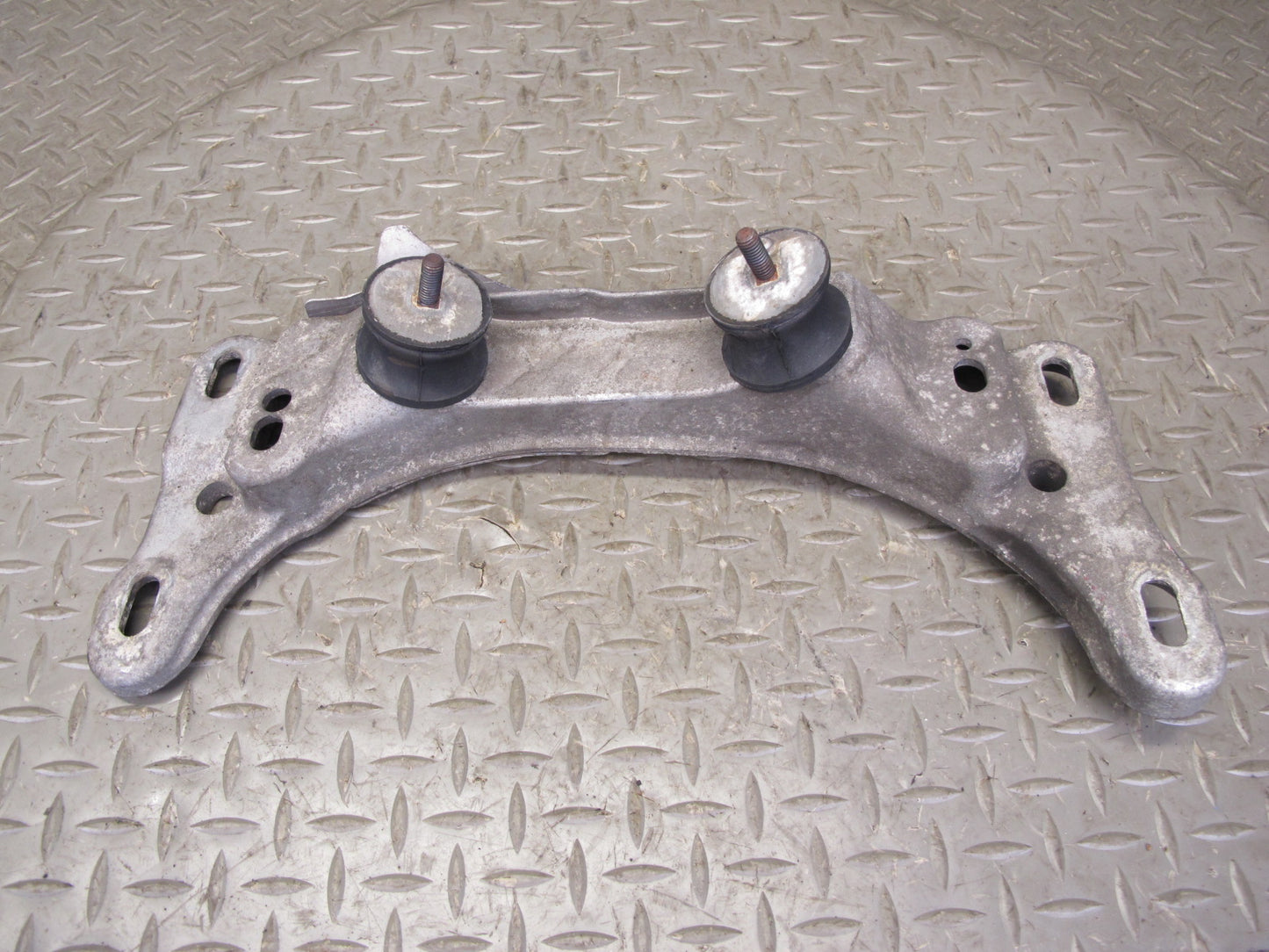 01-06 BMW E46 330ci A/T Automatic Transmission Crossmember Mount Support OEM