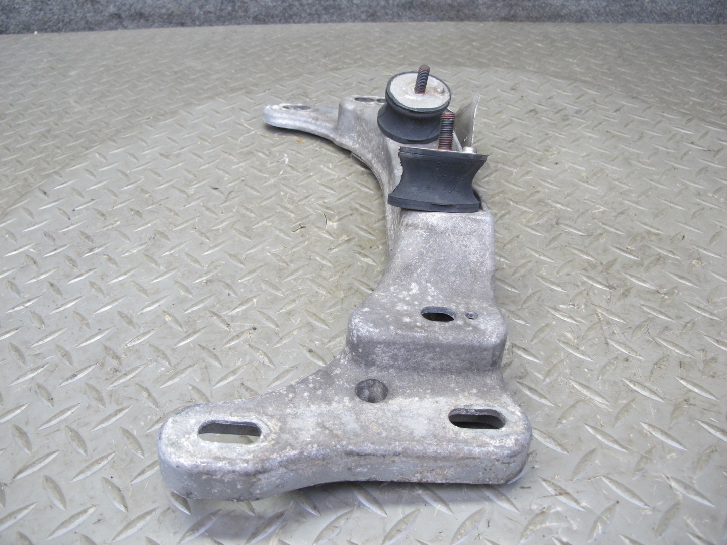 01-06 BMW E46 330ci A/T Automatic Transmission Crossmember Mount Support OEM