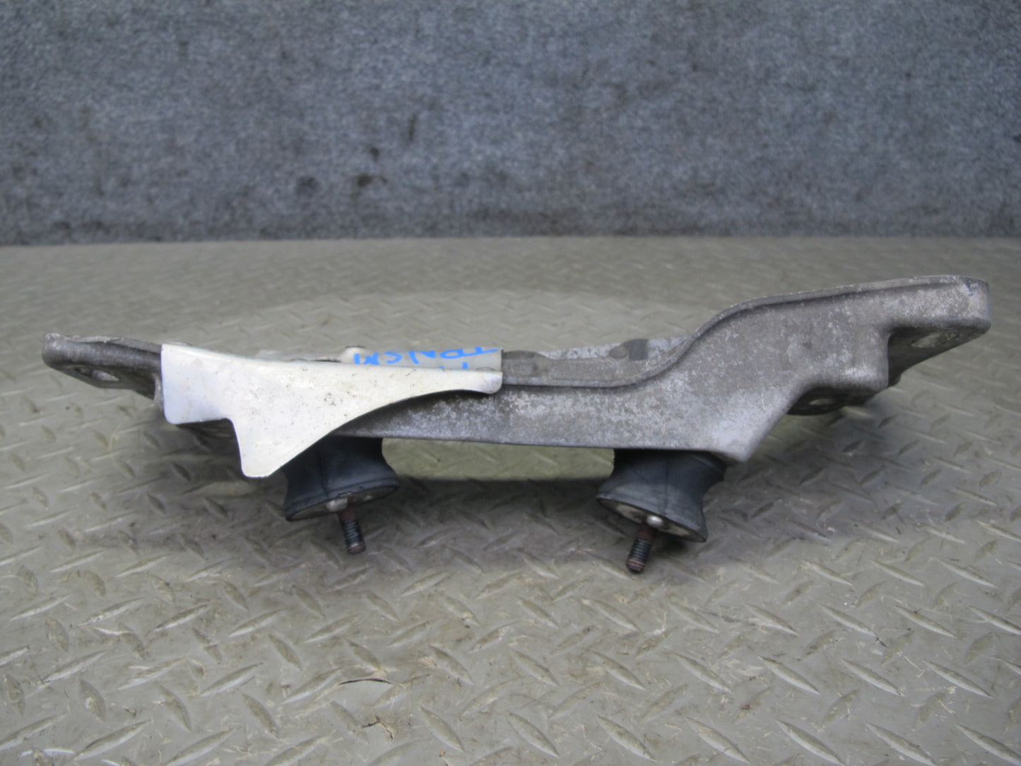 01-06 BMW E46 330ci A/T Automatic Transmission Crossmember Mount Support OEM