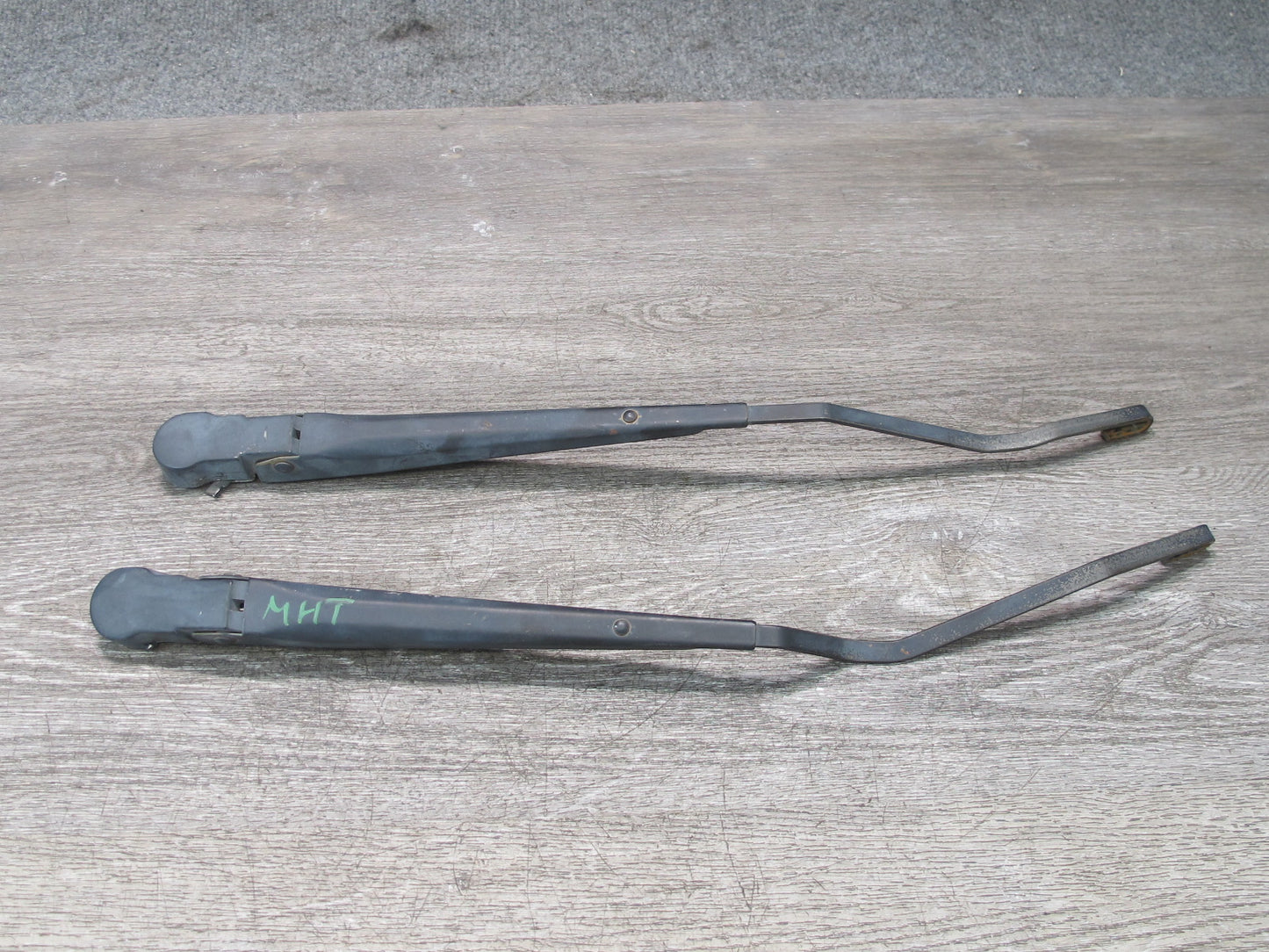 2003-2009 Hummer H2 Front Windshield Left & Right Side Wiper Arm Set of 2