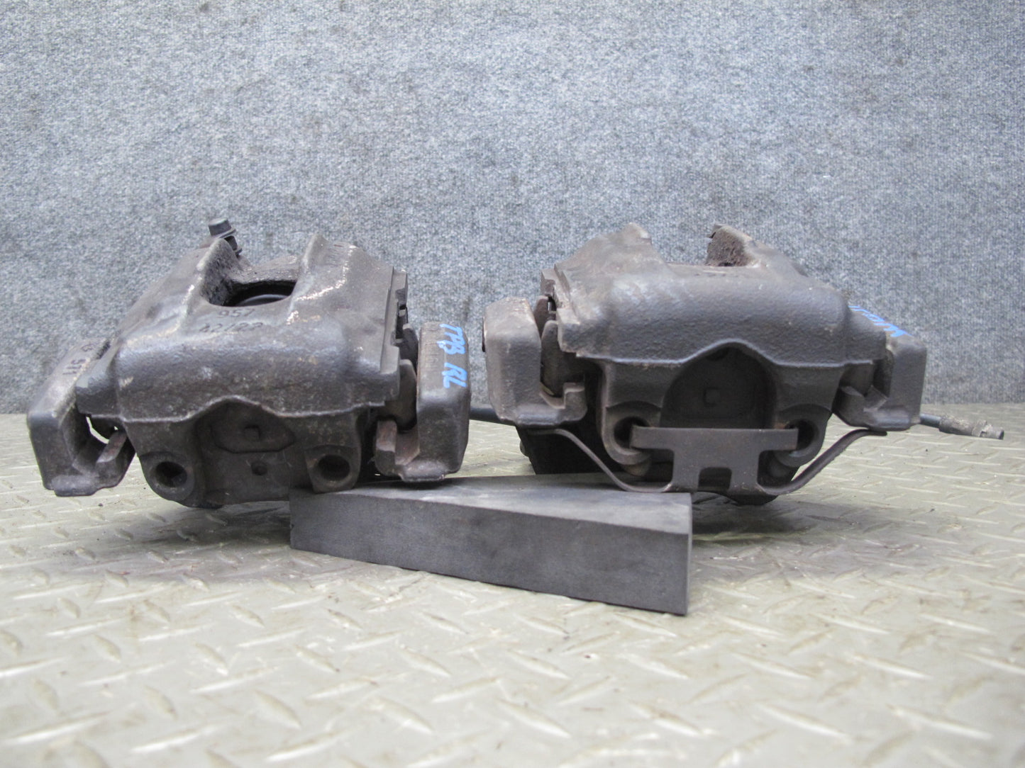 01-06 BMW E46 330i 330Ci RWD Set of 2 Rear Left & Right Brake Caliper OEM