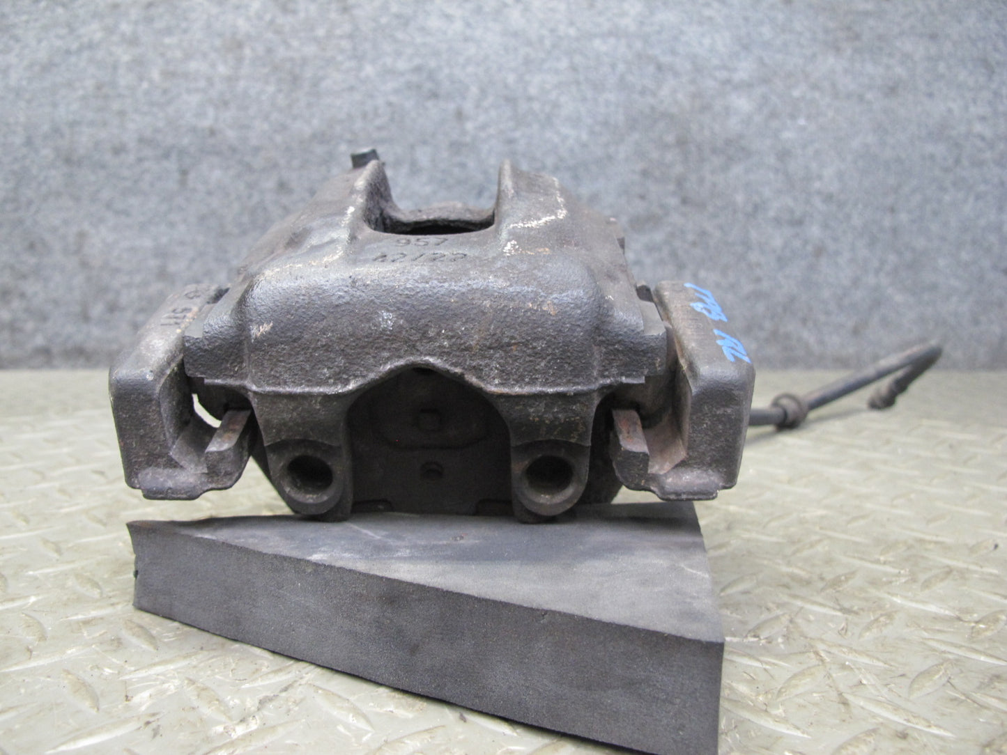 01-06 BMW E46 330i 330Ci RWD Set of 2 Rear Left & Right Brake Caliper OEM