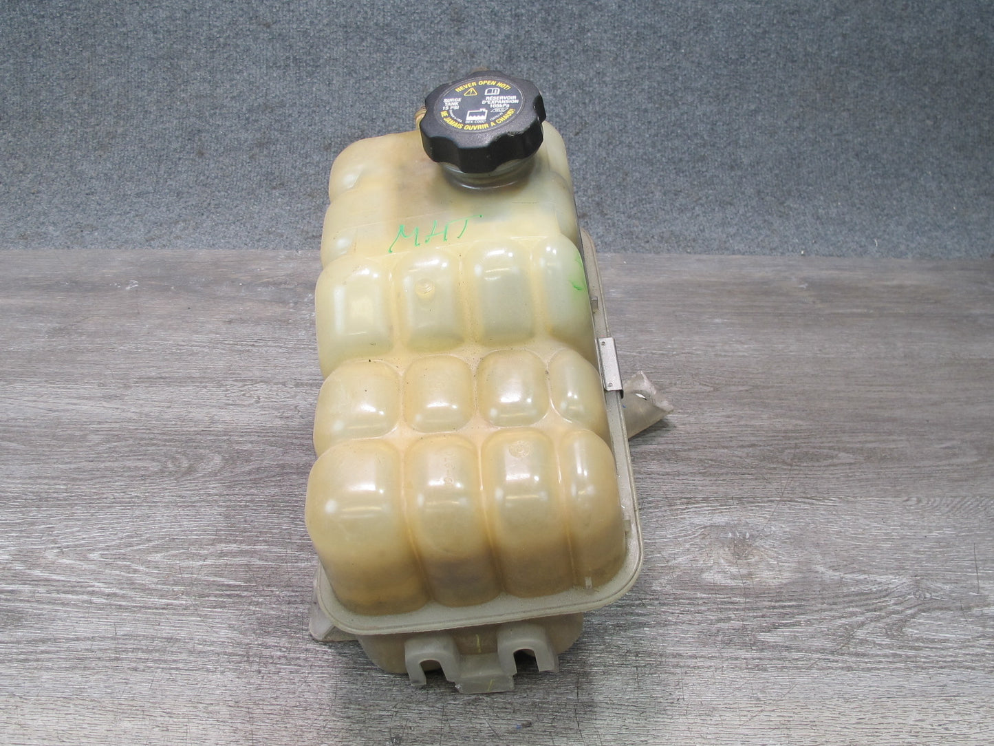 2008-2009 Hummer H2 Engine Coolant Expansion Overflow Reservoir Bottle Tank