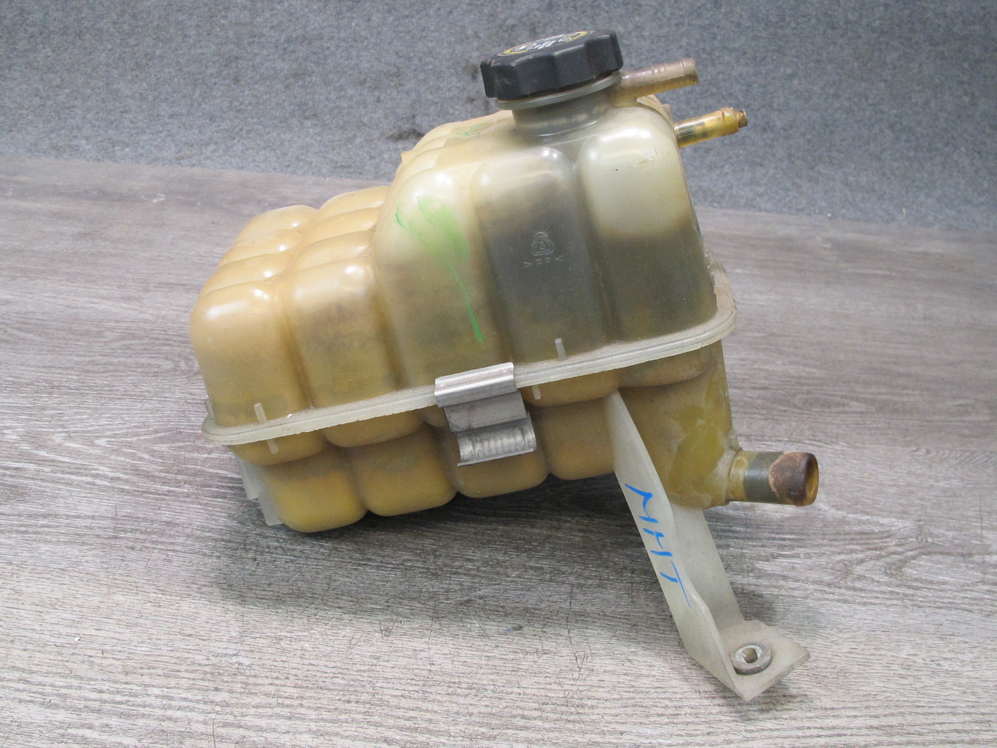 2008-2009 Hummer H2 Engine Coolant Expansion Overflow Reservoir Bottle Tank