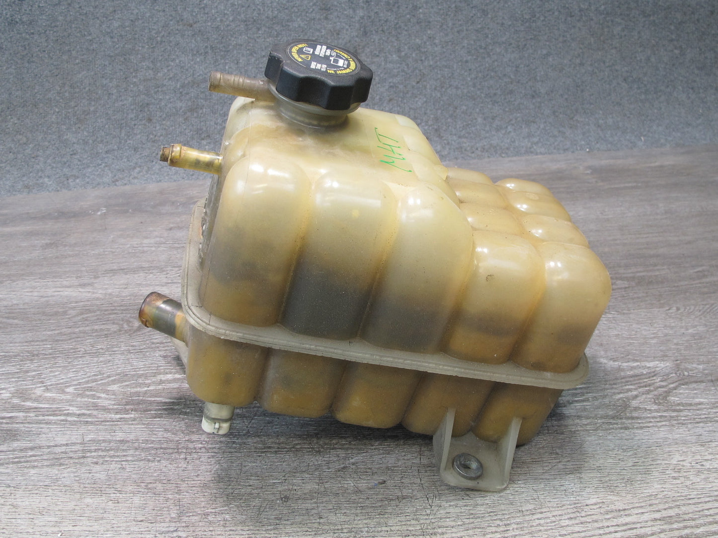 2008-2009 Hummer H2 Engine Coolant Expansion Overflow Reservoir Bottle Tank