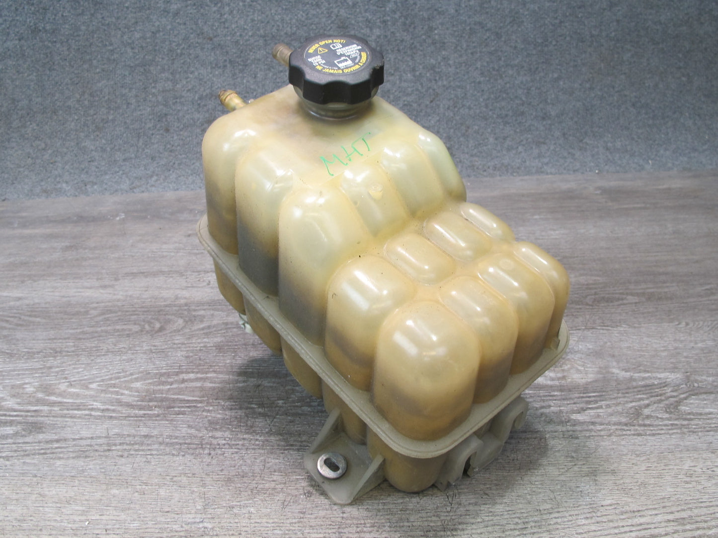 2008-2009 Hummer H2 Engine Coolant Expansion Overflow Reservoir Bottle Tank