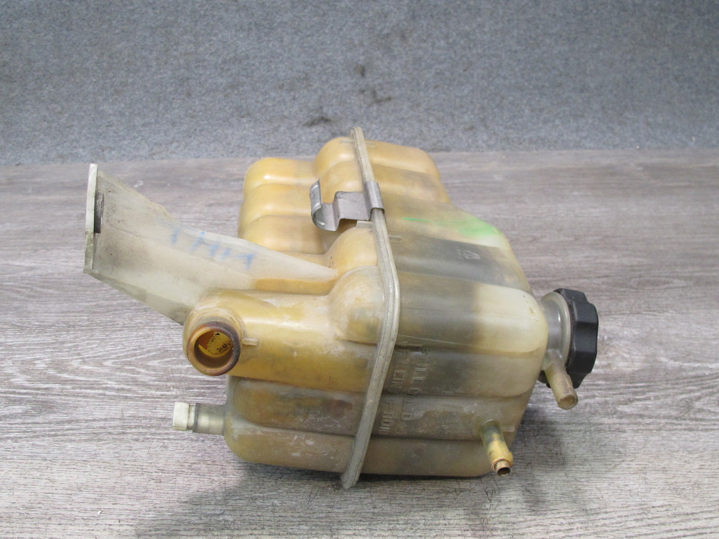 2008-2009 Hummer H2 Engine Coolant Expansion Overflow Reservoir Bottle Tank