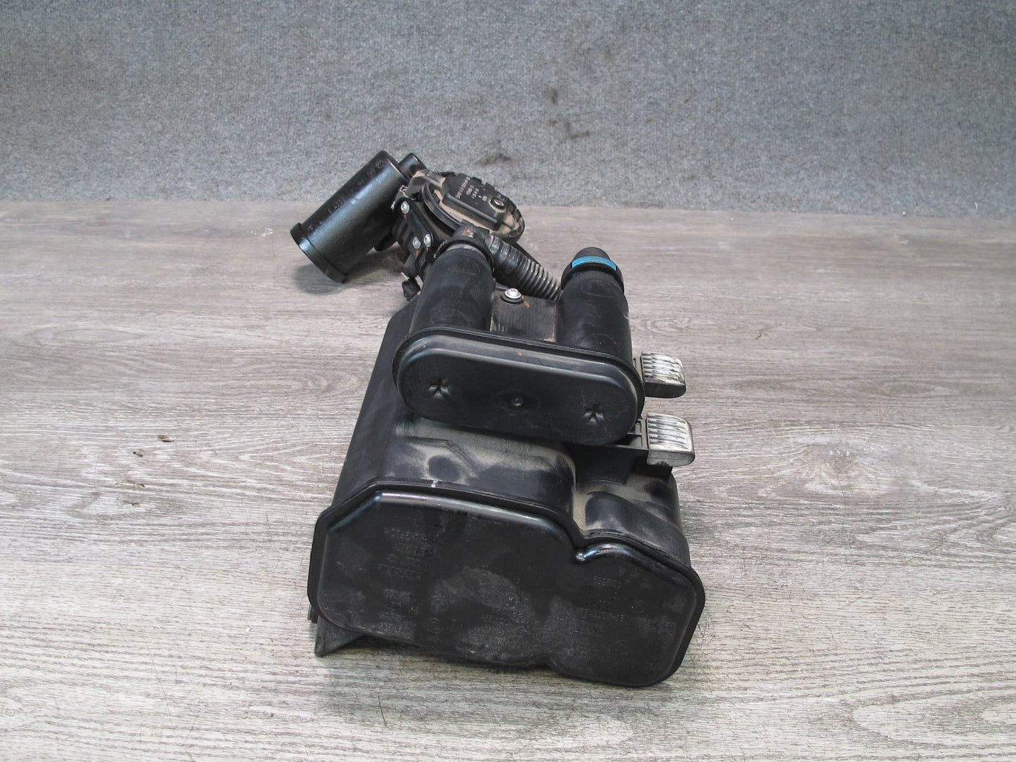 13-17 BMW F25 X3 2.0L N20 Fuel Evap Vapor Charcoal Canister w Filter 7293757 OEM