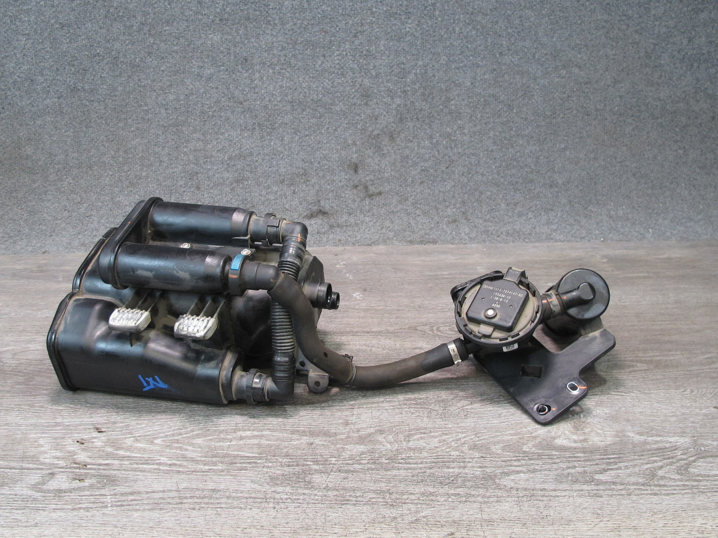 13-17 BMW F25 X3 2.0L N20 Fuel Evap Vapor Charcoal Canister w Filter 7293757 OEM