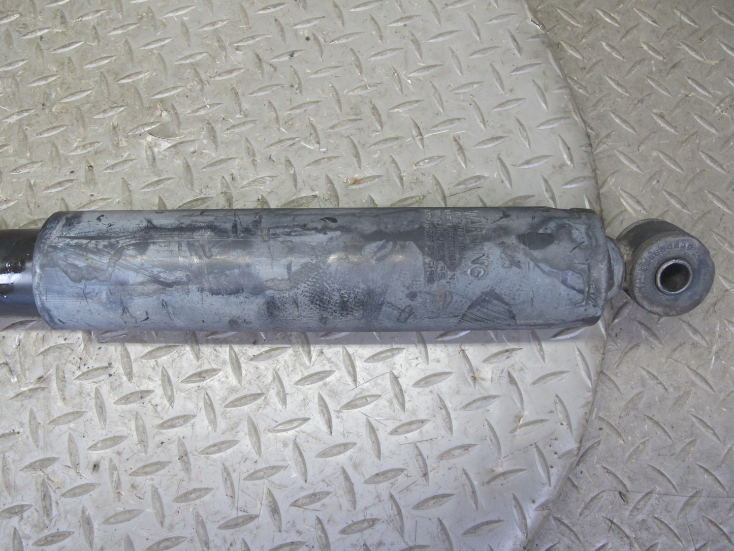 2003-2009 Hummer H2 Rear Left & Right Side Strut Shock Absorber Set of 2