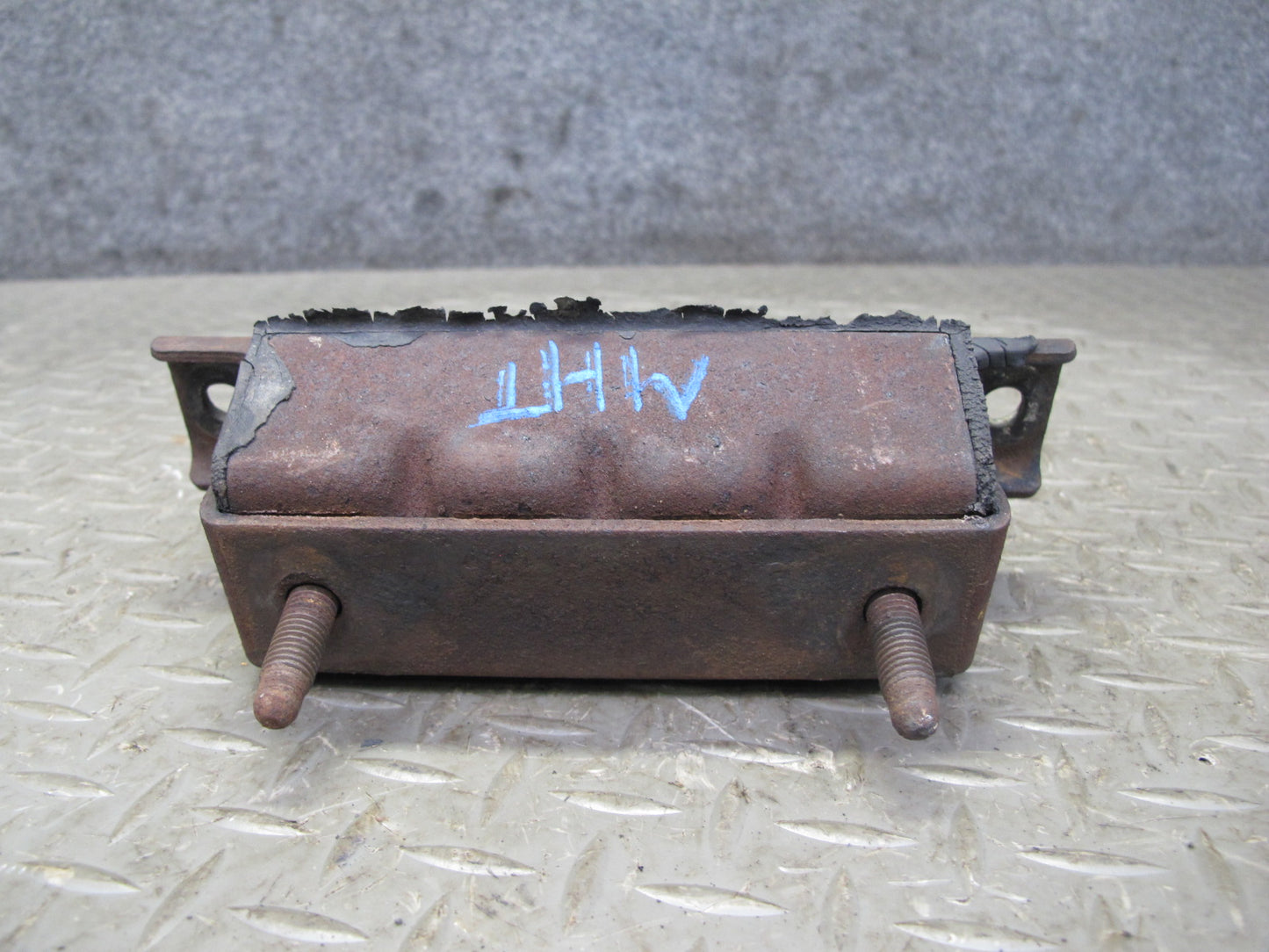 2003-2009 Hummer H2 Automatic Transmission Rear Support Mount Bracket