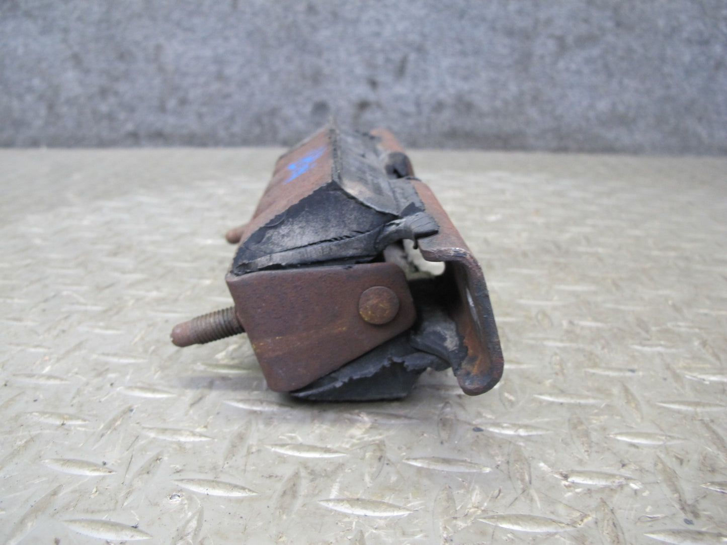 2003-2009 Hummer H2 Automatic Transmission Rear Support Mount Bracket