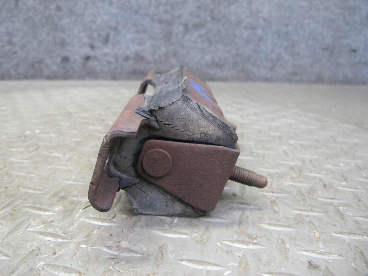 2003-2009 Hummer H2 Automatic Transmission Rear Support Mount Bracket