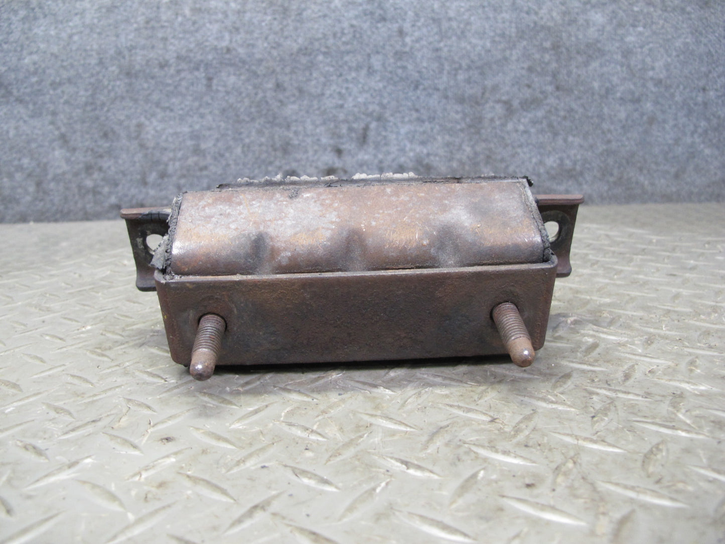 2003-2009 Hummer H2 Automatic Transmission Rear Support Mount Bracket