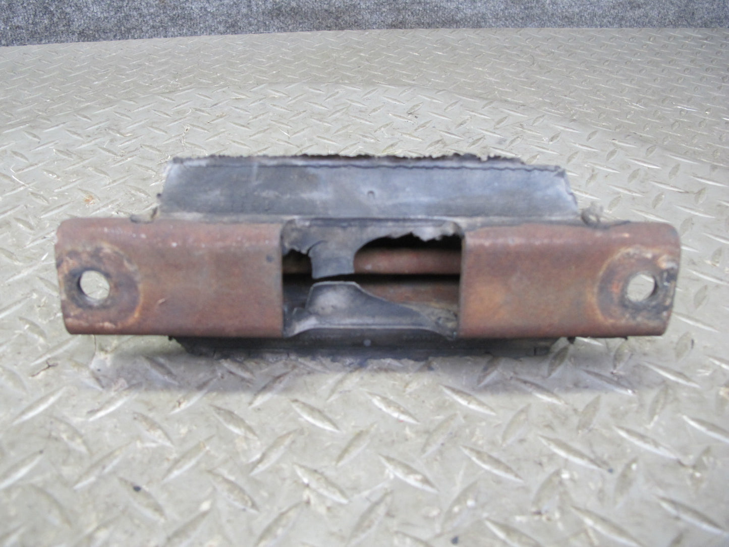 2003-2009 Hummer H2 Automatic Transmission Rear Support Mount Bracket