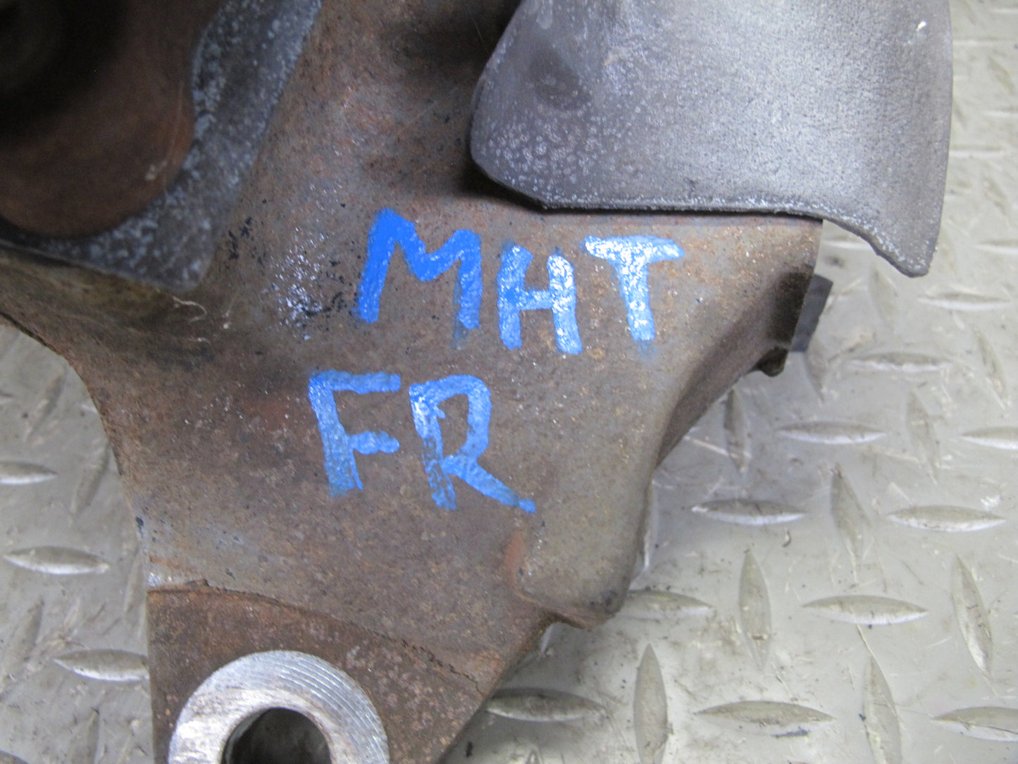 2003-2007 Hummer H2 Front Right Passenger Side Spindle Knuckle Wheel Hub