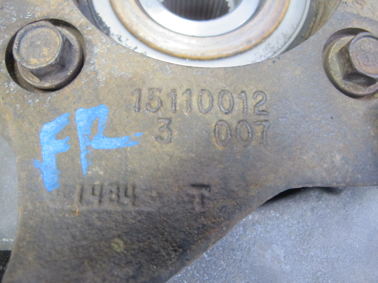 2003-2007 Hummer H2 Front Right Passenger Side Spindle Knuckle Wheel Hub